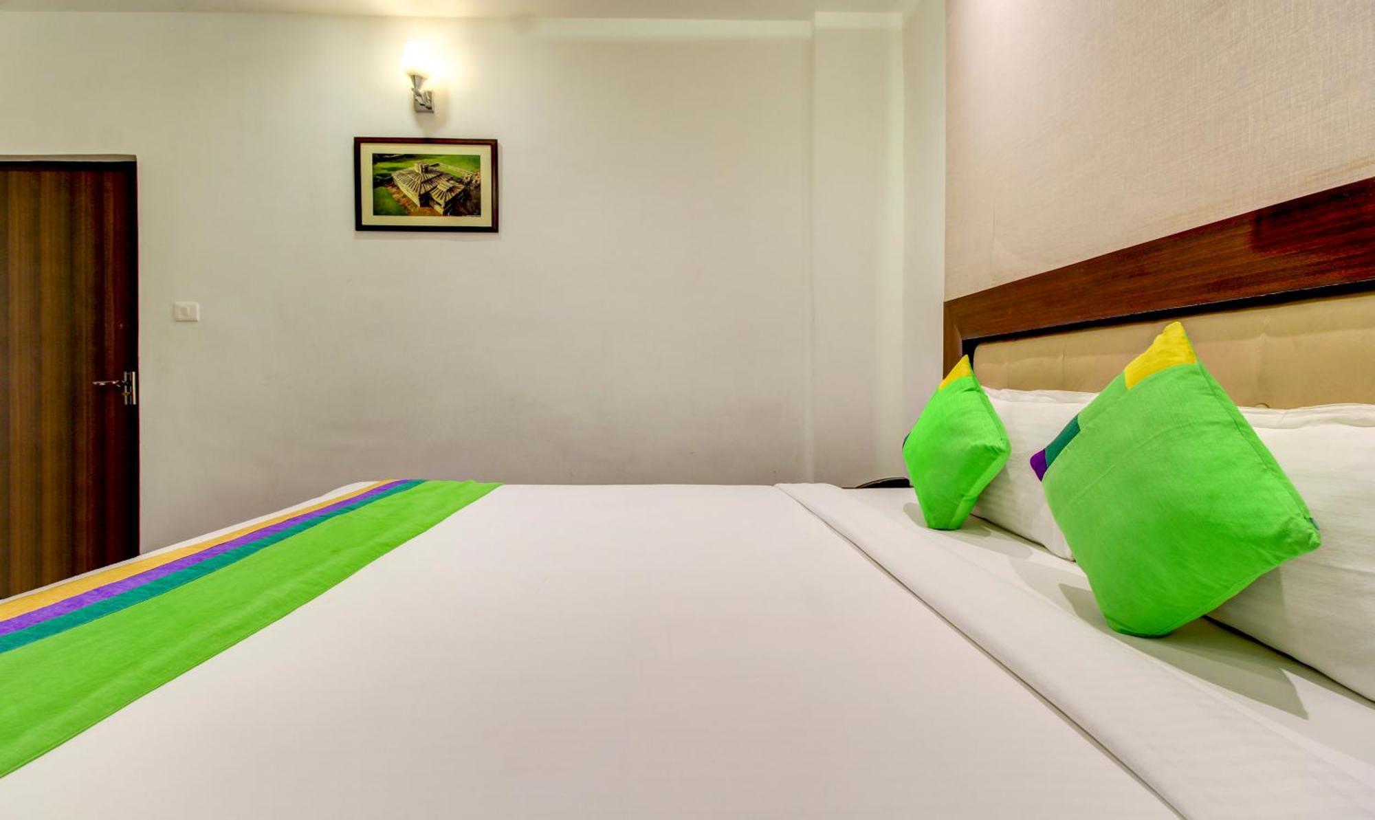 Treebo The Sai Leela Suites R T Nagar Бангалор Экстерьер фото